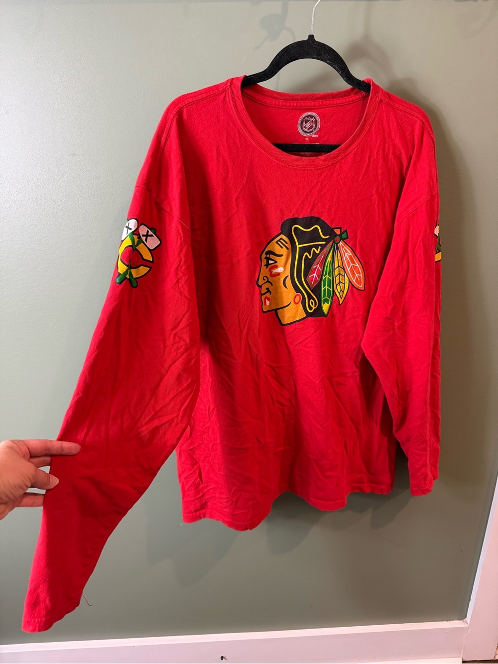 Chicago Blackhawks mens Red Long-Sleeve Graphic Tee